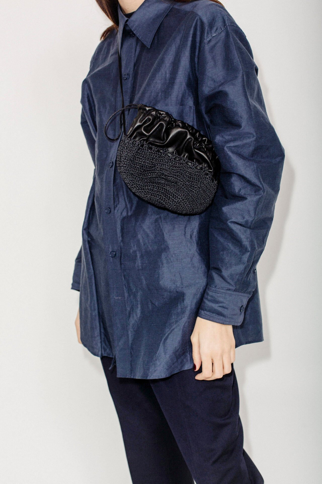 Carterita Pared tejida a mano con hilo de algodón encerado y fuelle de cuero de oveja.