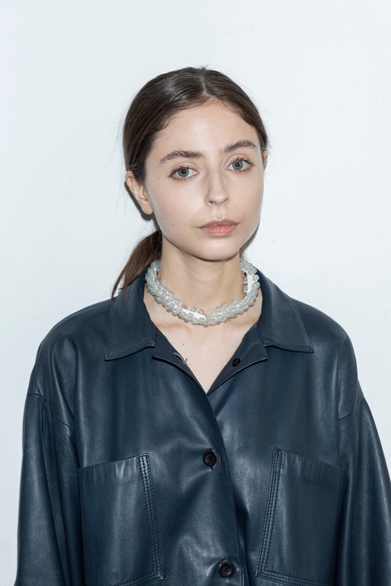 Gargantilla Colero tejida a mano con cordón de algodón encerado y cuentas de vidrio