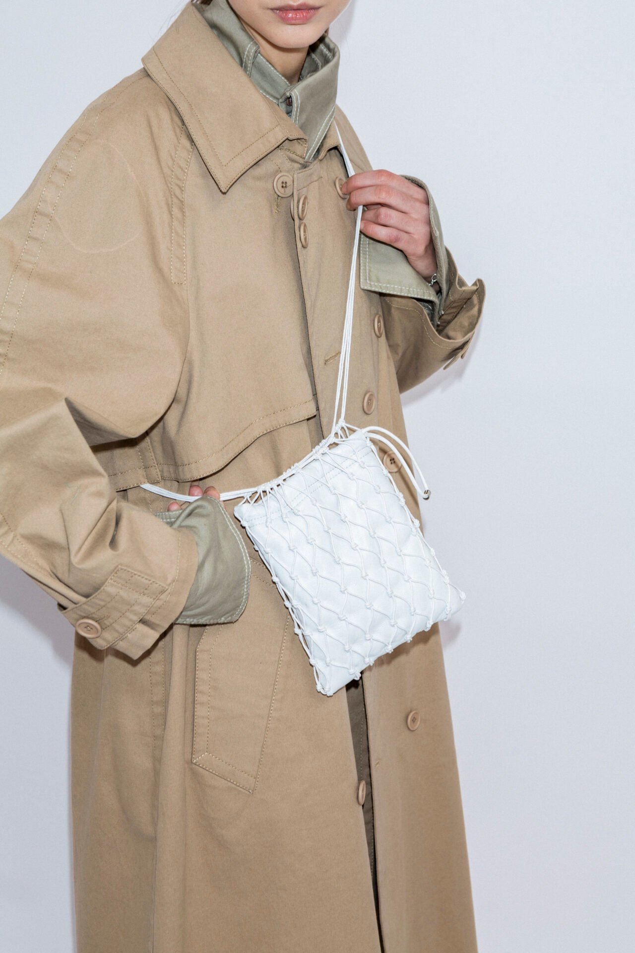 Carterita Ortiz trenzada a mano con hilo de algodón encerado y sobre interno de cuero de oveja.